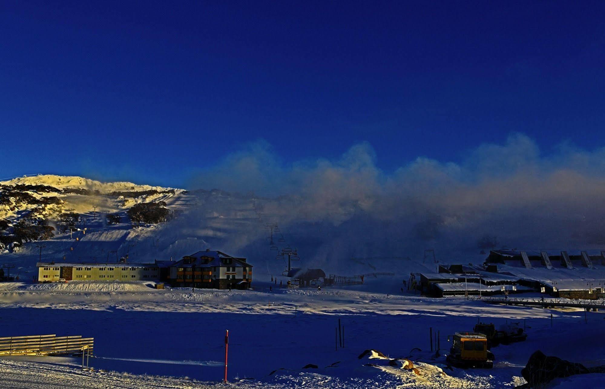 Perisher Manor Hotel Perisher Valley Exterior photo